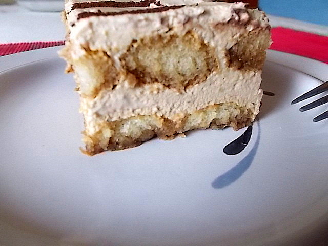 Lekkie ciasto  kawowe z biszkoptami na wzór tiramisu.