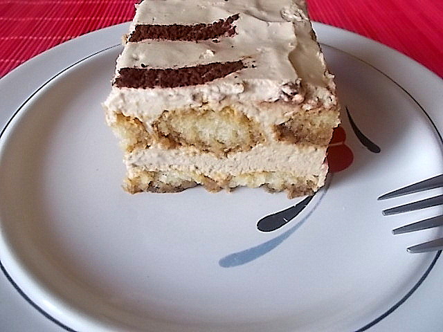 Lekkie ciasto  kawowe z biszkoptami na wzór tiramisu.